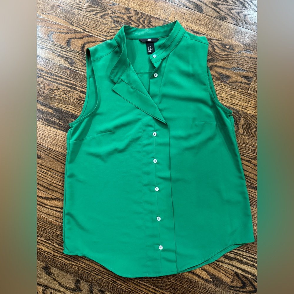 H&M green sleeveless blouse (Size 8)